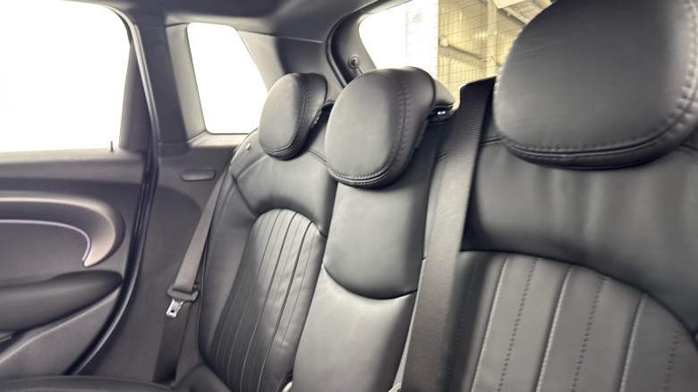 MINI Hatchback 1.5 Cooper Exclusive Premium 5dr Auto Petrol Hatchback